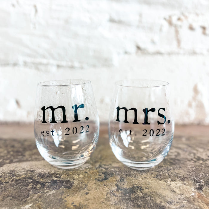 MR. & MRS. WINE GLASS 2022