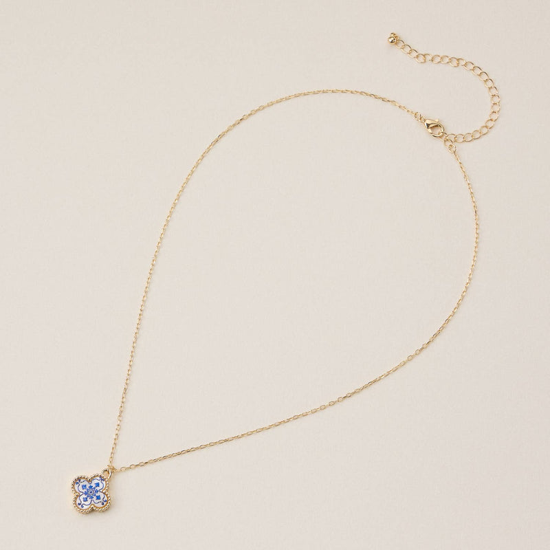 Single Flower Shell Charm Short Necklace: Black / One / 4SN11002