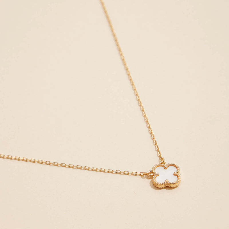 Single Flower Shell Charm Short Necklace: Black / One / 4SN11002