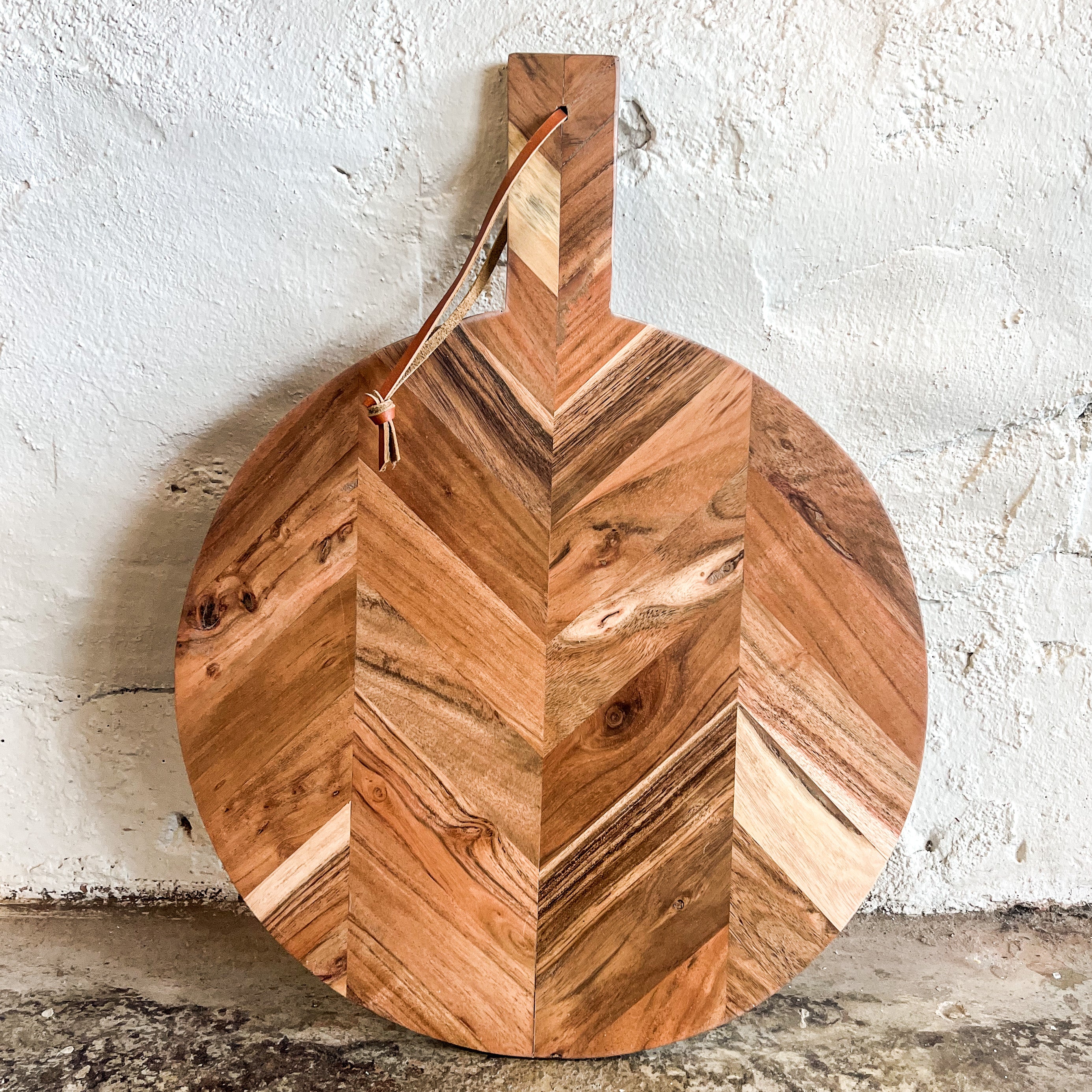 Chevron Pattern Wooden Round Chopping Board